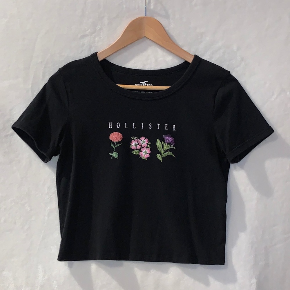 Hollister✨Black/Floral Crop Top Size S